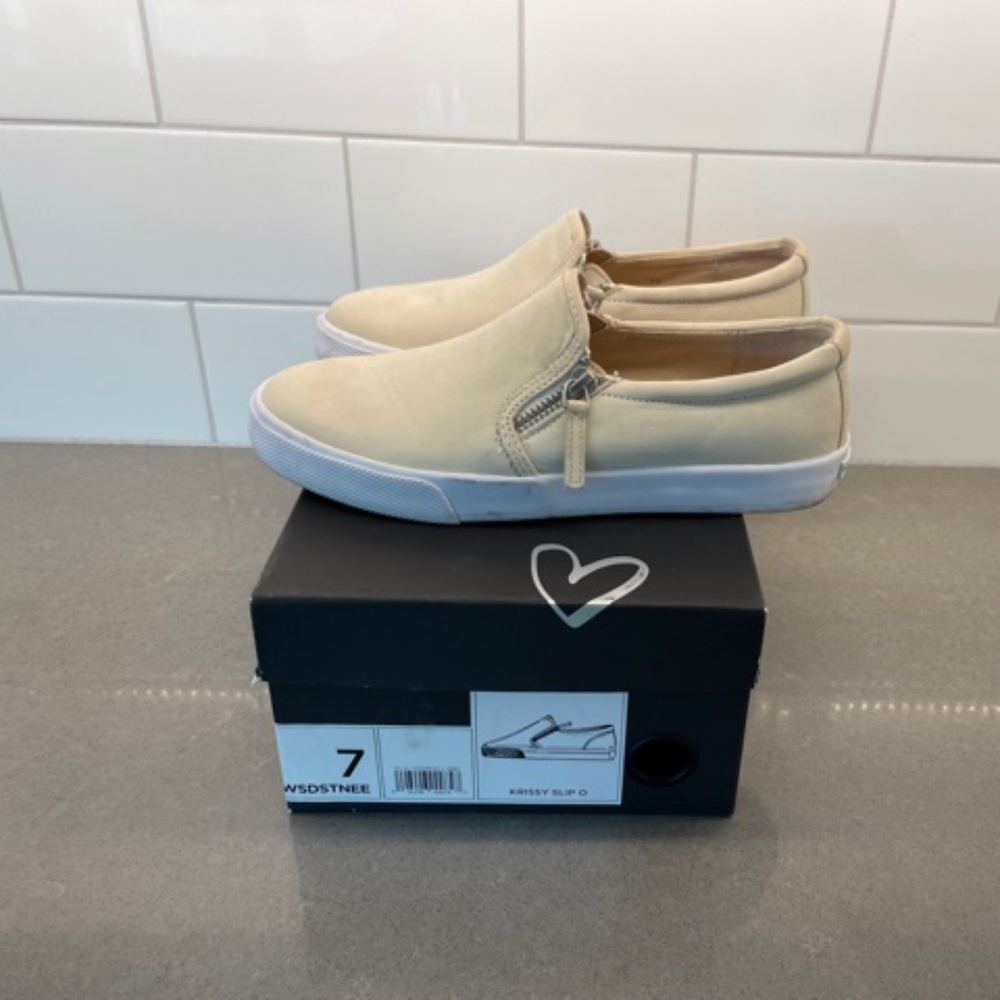 Banana Republic Cream Krissy Slip on Leather Side Zipper Sneakers Sz 7